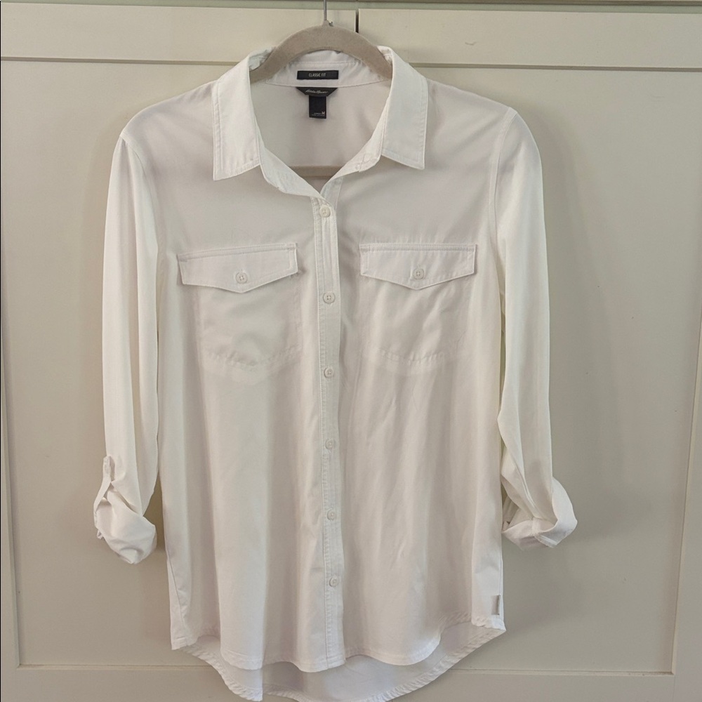 Eddie Bauer White Classic Fit Button-Up Shirt; Size M